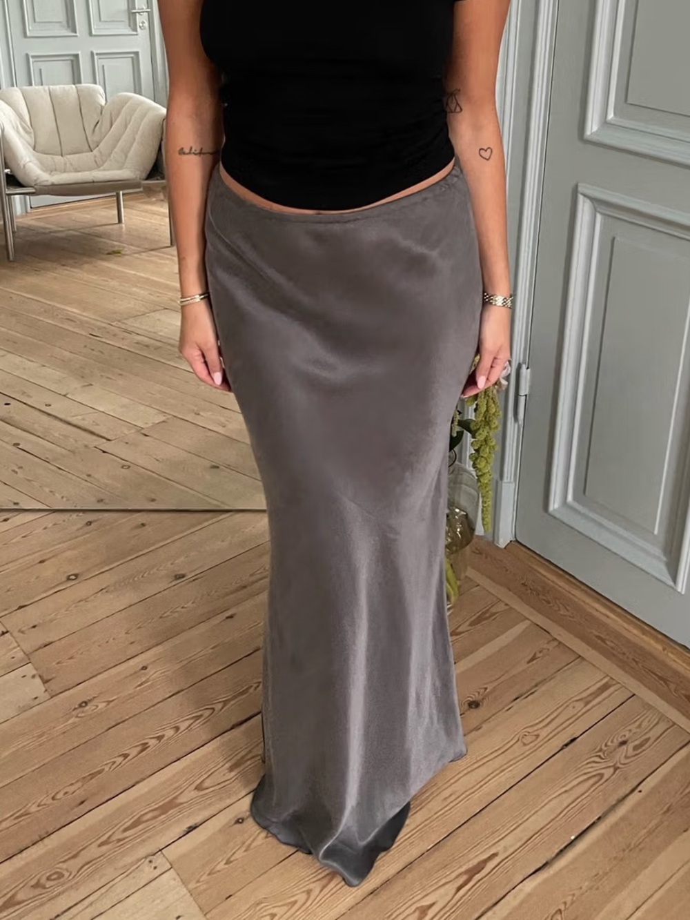 New Djerf Avenue Vision Skirt Storm in graphite grey size XS